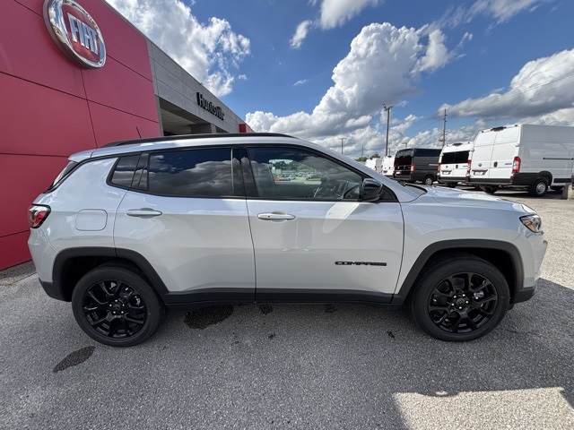 2026 Jeep Compass Latitude photo 3