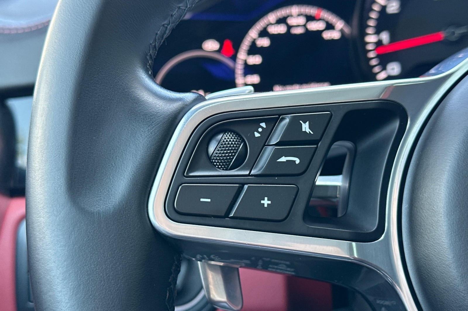 2022 Porsche Cayenne Platinum Edition photo 31