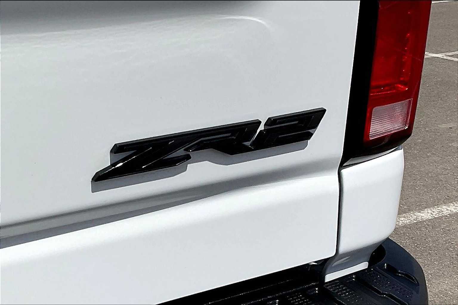 2025 Chevrolet Silverado 2500HD ZR2 photo 9