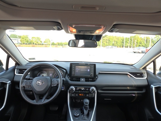2019 Toyota RAV4 Hybrid XLE photo 9