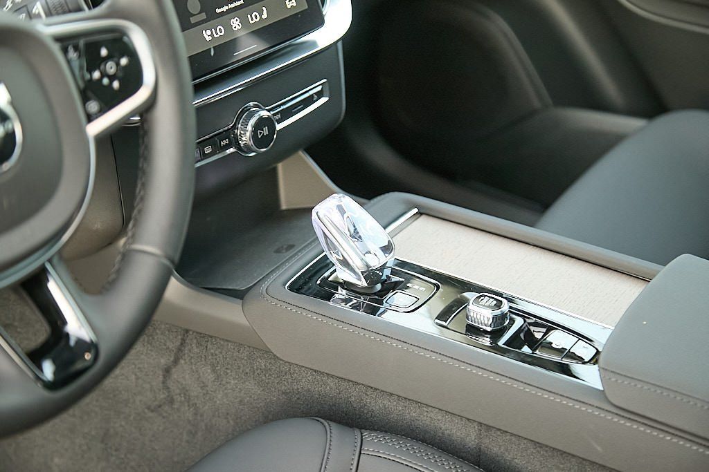 2026 VOLVO XC90 - Image 13