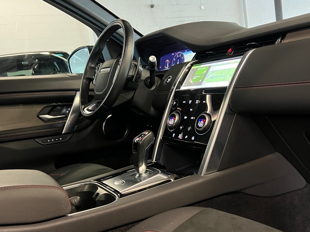 2020 Land Rover Discovery Sport SE R-Dynamic photo 22