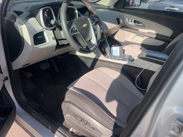 2017 Chevrolet Equinox LT photo 2