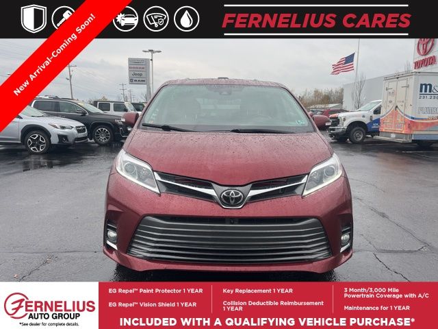2018 Toyota Sienna XLE Limited Premium photo 3