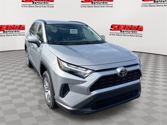 2025 Toyota RAV4 XLE's photo
