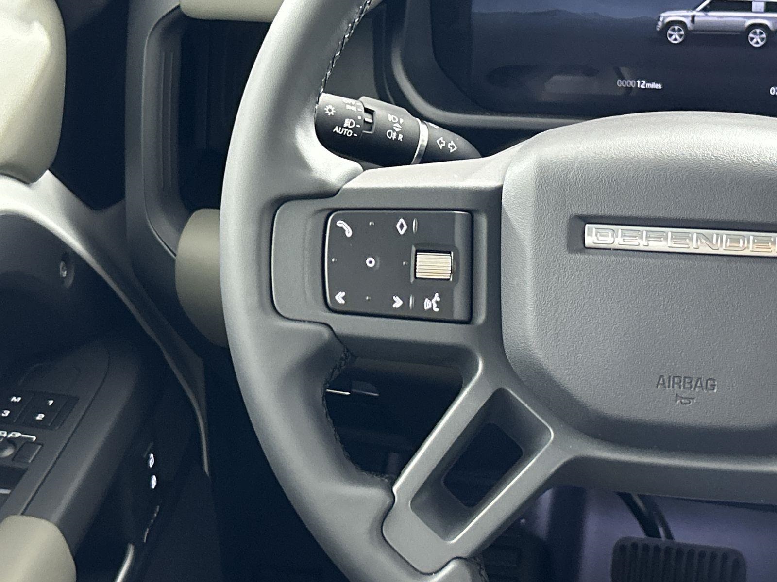 2025 Land Rover Defender 110 S photo 12