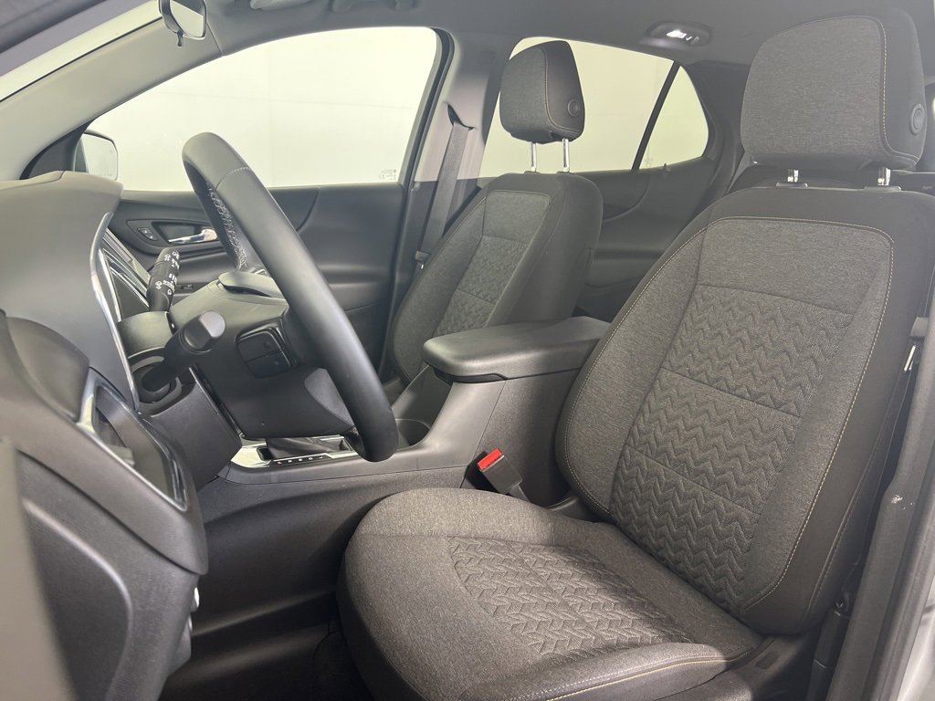 2024 Chevrolet Equinox LT photo 3