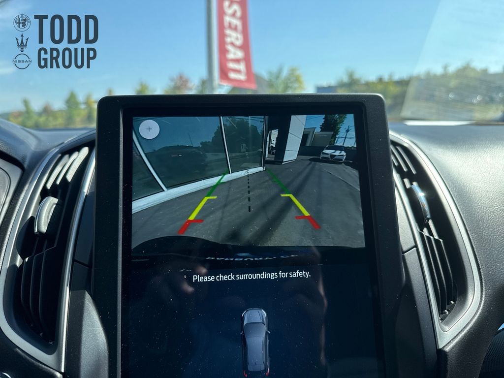 2022 Ford Edge SEL photo 16