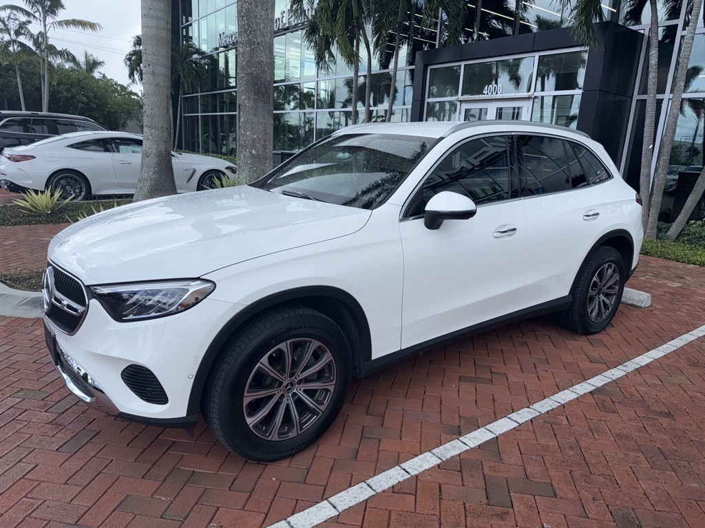 2024 Mercedes Benz GLC 300 4MATIC photo 2