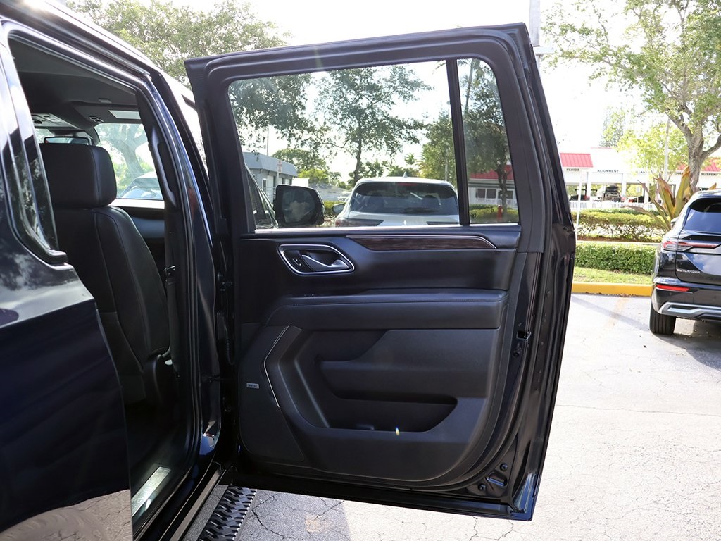 2023 Chevrolet Suburban Z71 photo 28