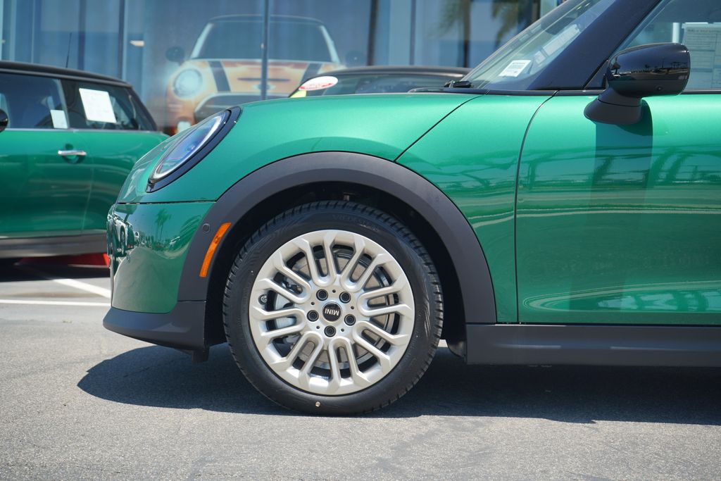 2025 Mini Cooper 2 Door Hardtop Iconic photo 2