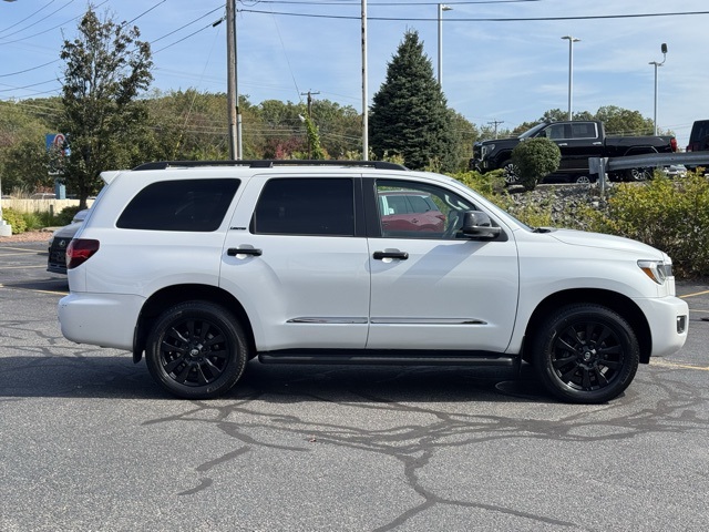 2022 Toyota Sequoia photo 3