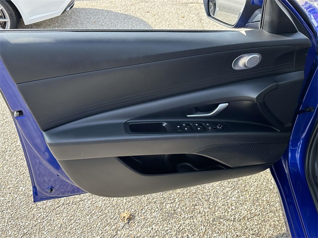 2024 Hyundai Elantra SEL photo 27