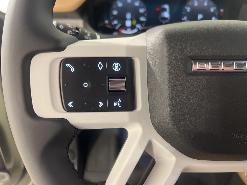 2025 Land Rover Defender 110 X-Dynamic SE photo 12
