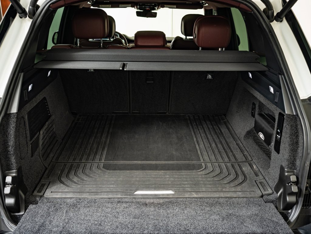 2023 Land Rover Range Rover SE photo 17
