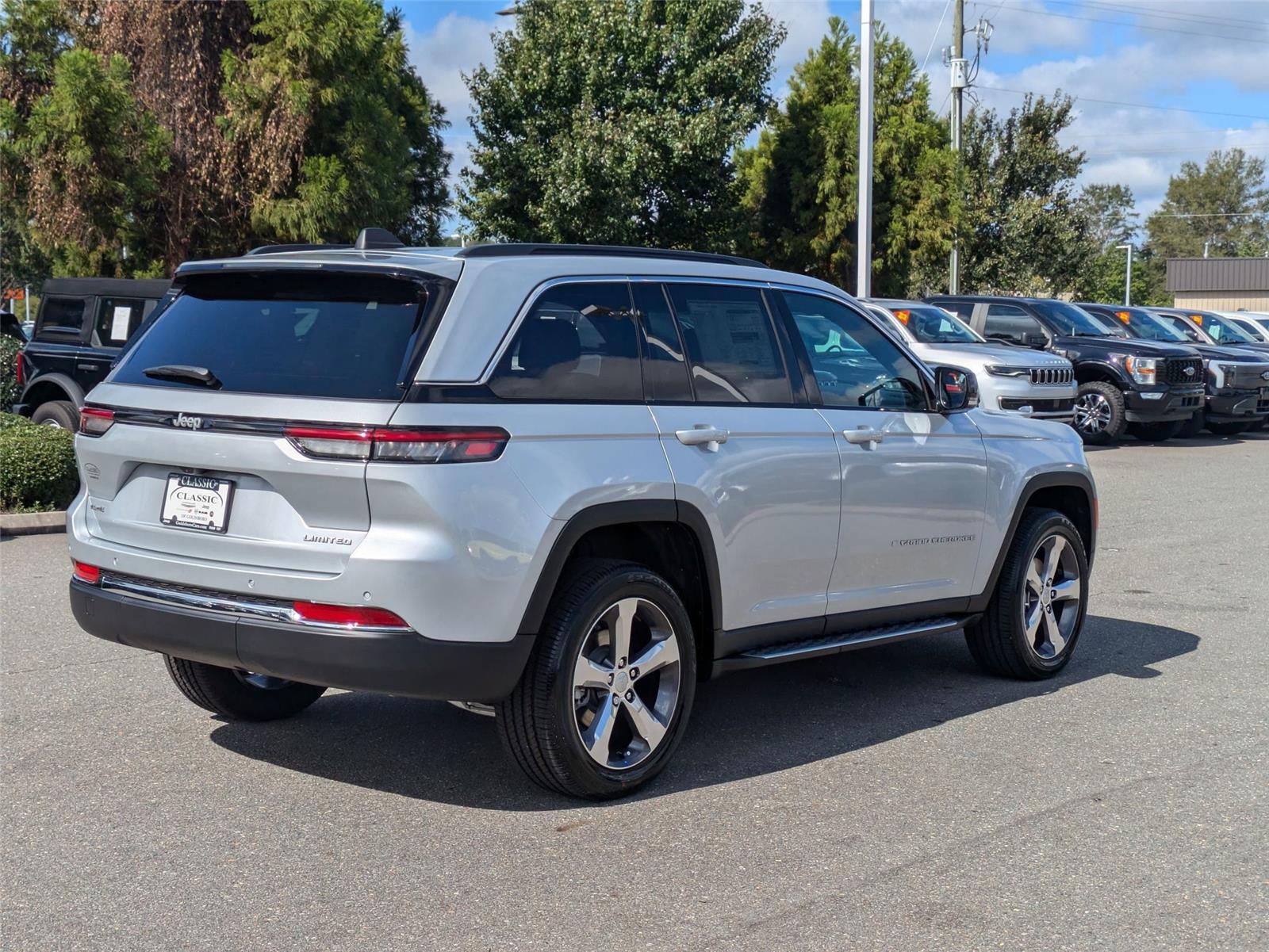 2025 Jeep Grand Cherokee Limited photo 4