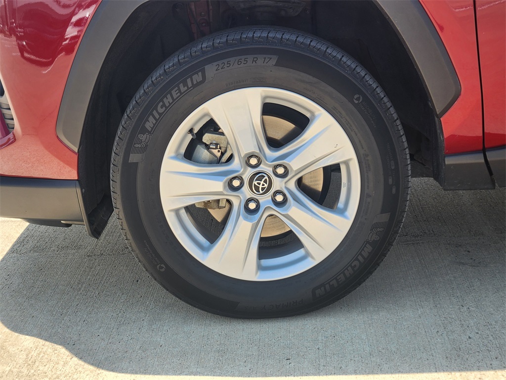 2021 Toyota RAV4 Hybrid XLE photo 6
