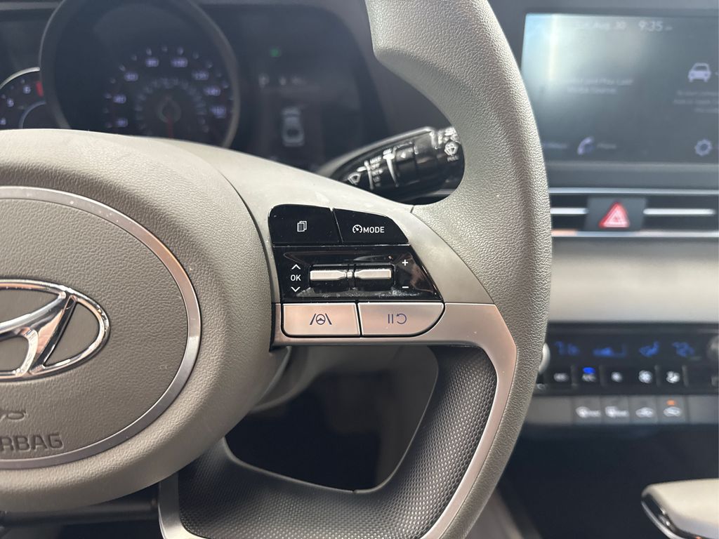 2022 Hyundai Elantra SEL photo 23