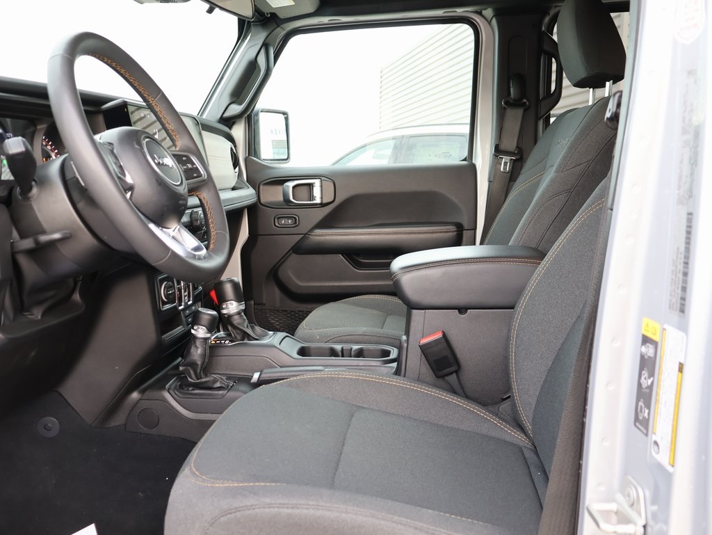 2024 Jeep Wrangler Sahara photo 18