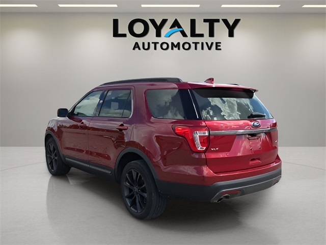 2017 Ford Explorer XLT photo 3