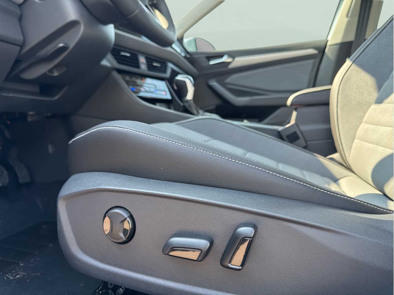 2025 Volkswagen Jetta SE photo 18