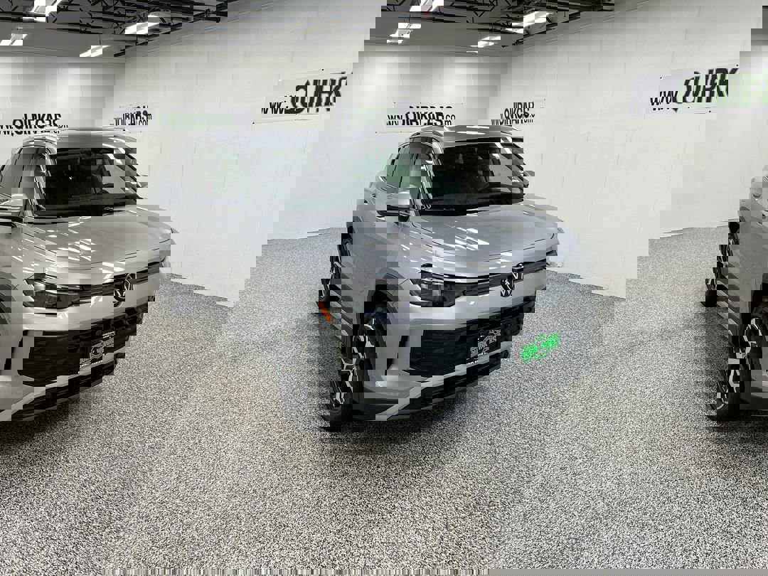 2025 Volkswagen Tiguan SE's photo