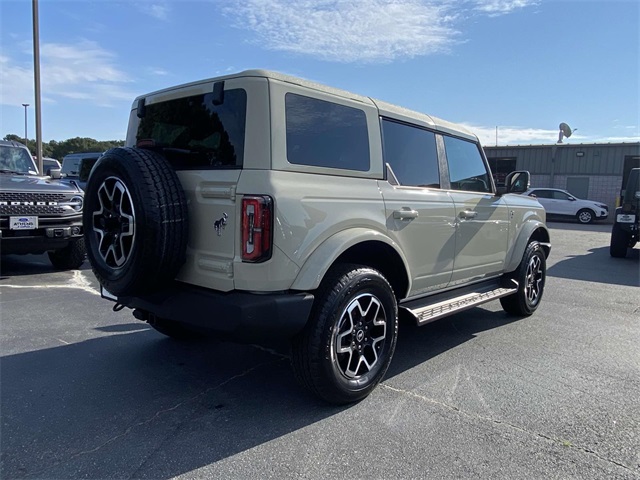2025 Ford Bronco Outer Banks photo 3
