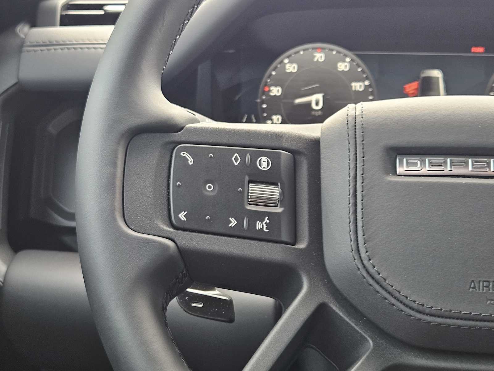 2025 Land Rover Defender 130 V8 photo 27