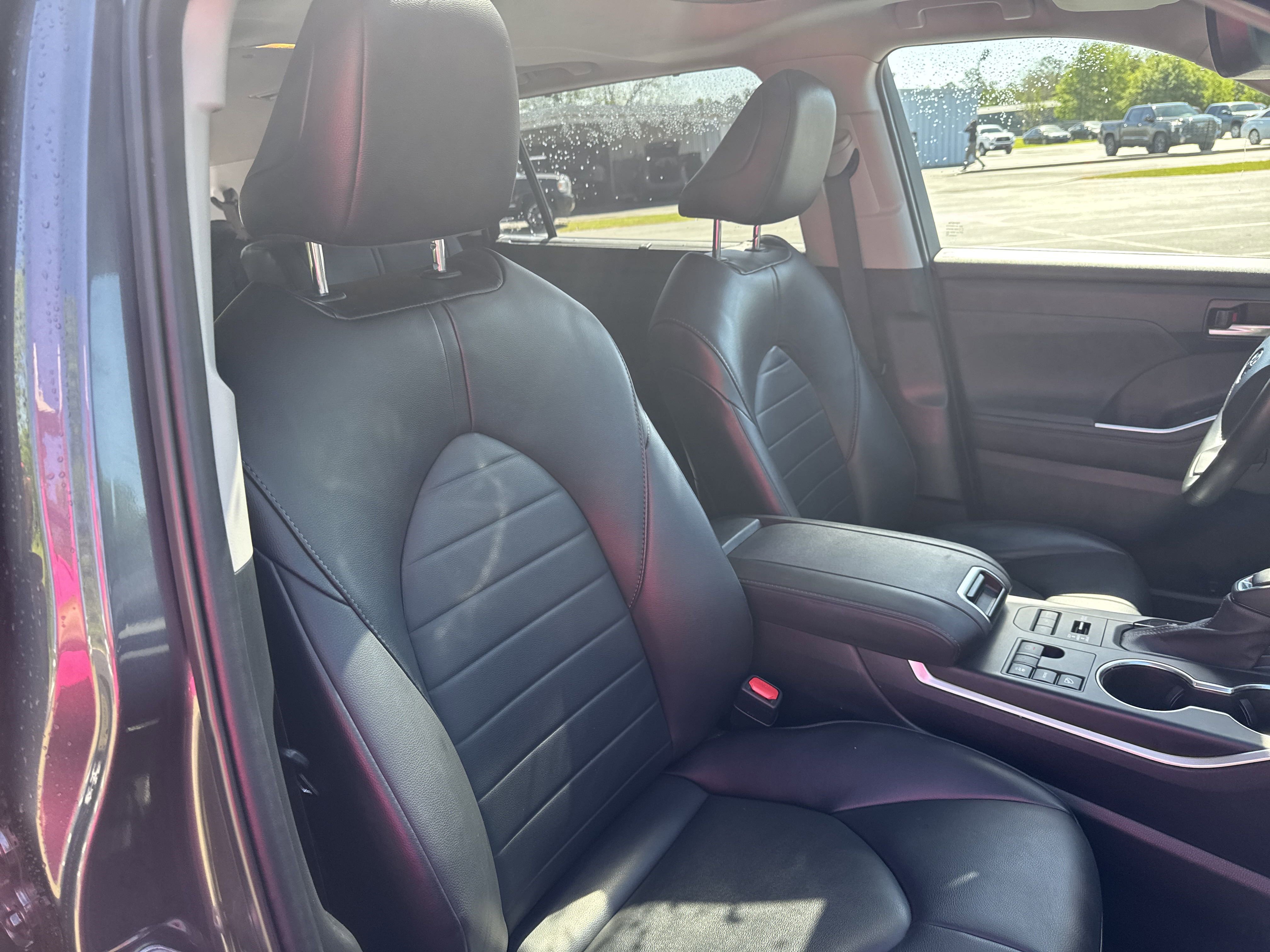 2023 Toyota Highlander XLE photo 28