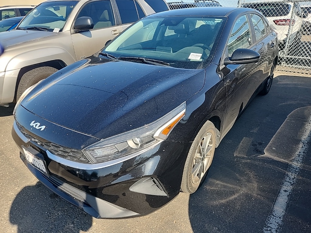 2022 Kia Forte LXS photo 3