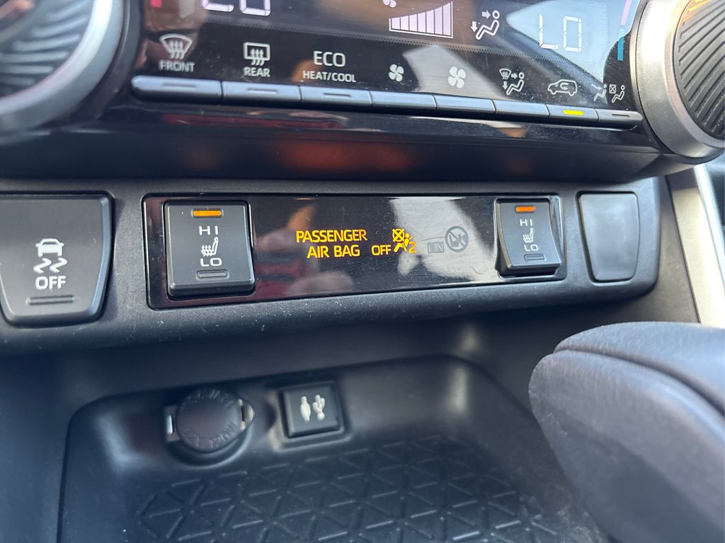 2019 Toyota RAV4 XLE photo 33