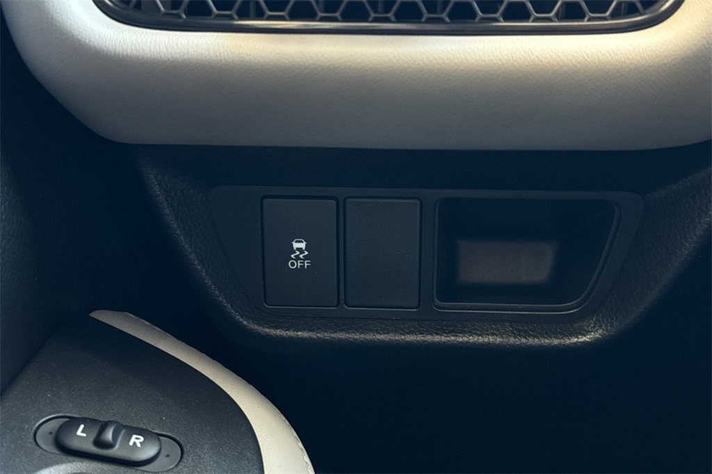 2026 Honda HR-V LX photo 24