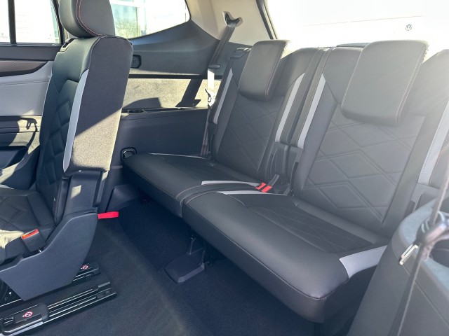 2025 Volkswagen Atlas Peak Edition photo 27