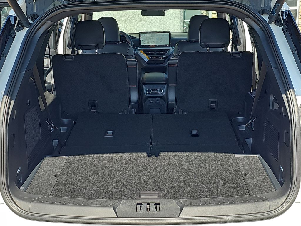 2025 Ford Explorer ST photo 11