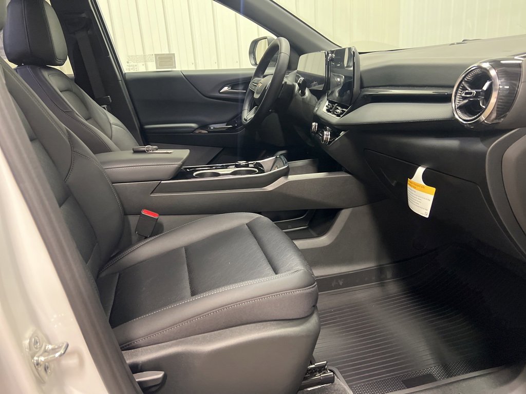 2026 Chevrolet Equinox LT photo 7