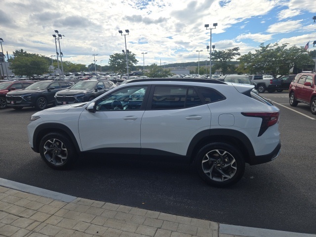 2024 Chevrolet Trax LT photo 4