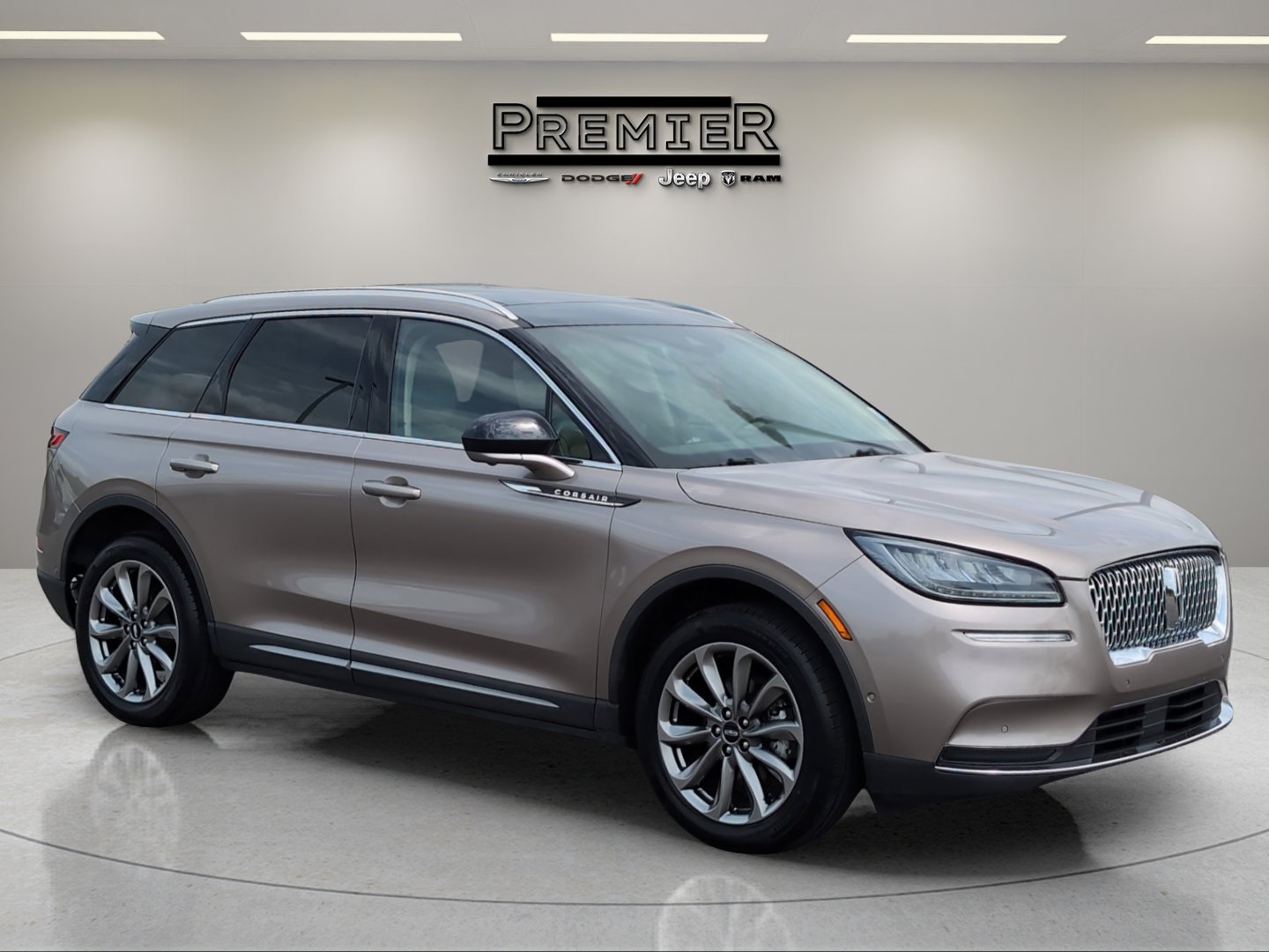 2020 Lincoln Corsair Standard photo 3