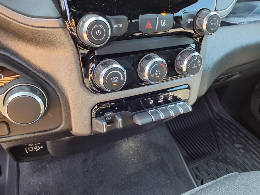 2025 Ram 1500 Tradesman photo 11