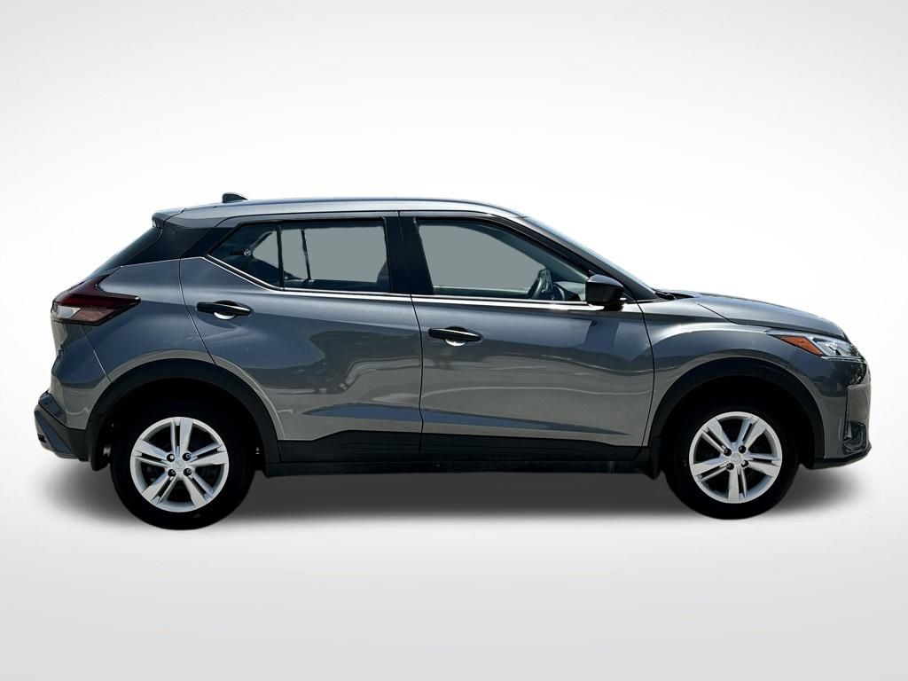 2025 Nissan Kicks Play S photo 7