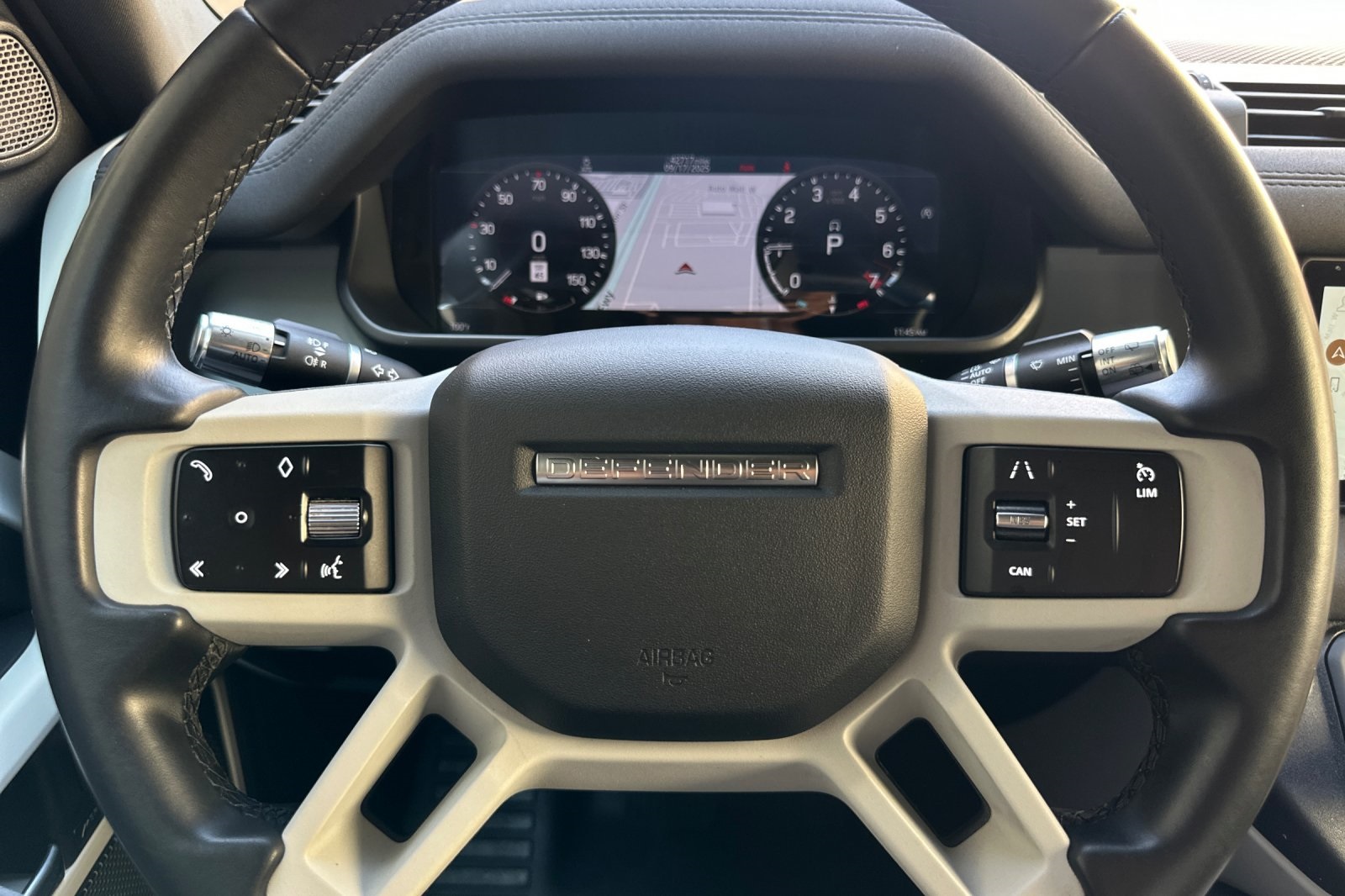2021 Land Rover Defender 110 SE photo 25