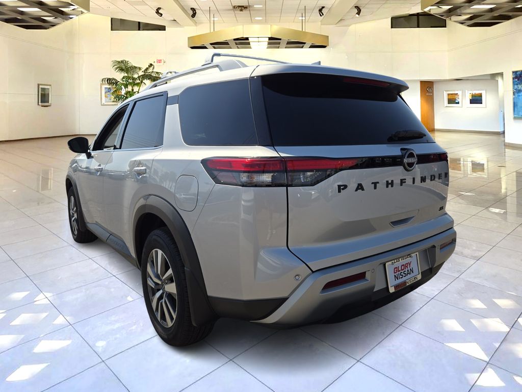 2025 Nissan Pathfinder SL photo 3