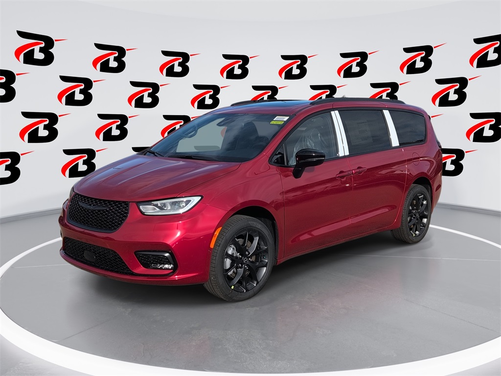 2026 Chrysler Pacifica Limited's photo