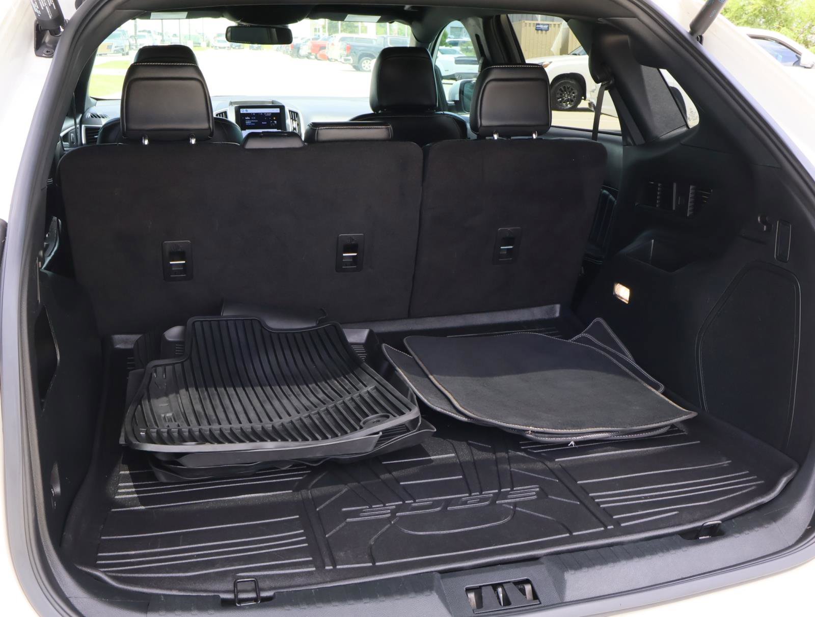 2022 Ford Edge ST photo 16