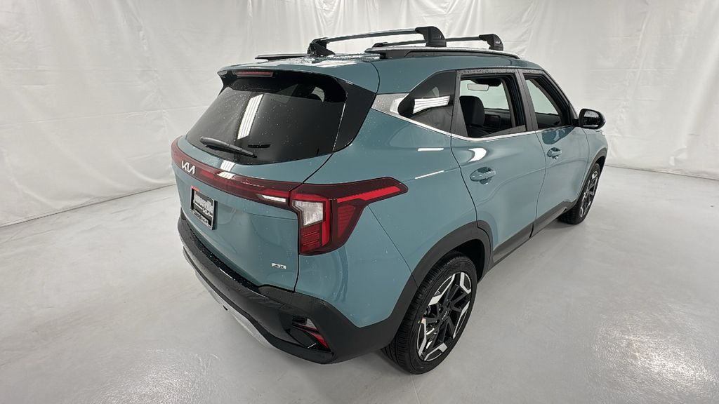 2026 Kia Seltos SX photo 3