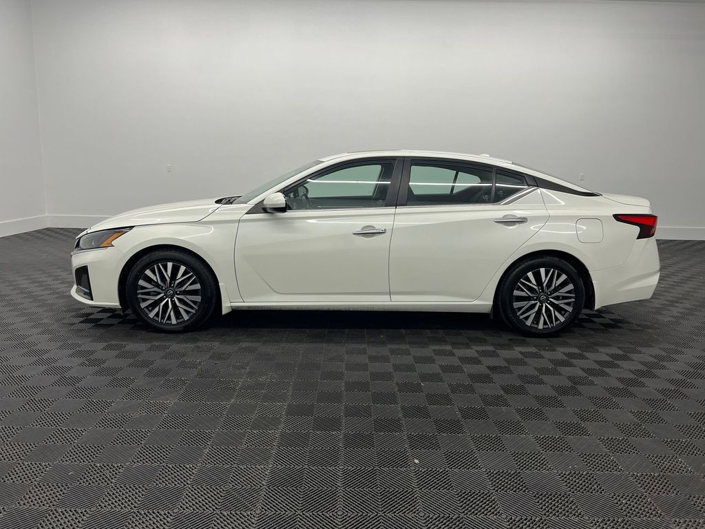 2023 Nissan Altima 2.5 SV photo 2