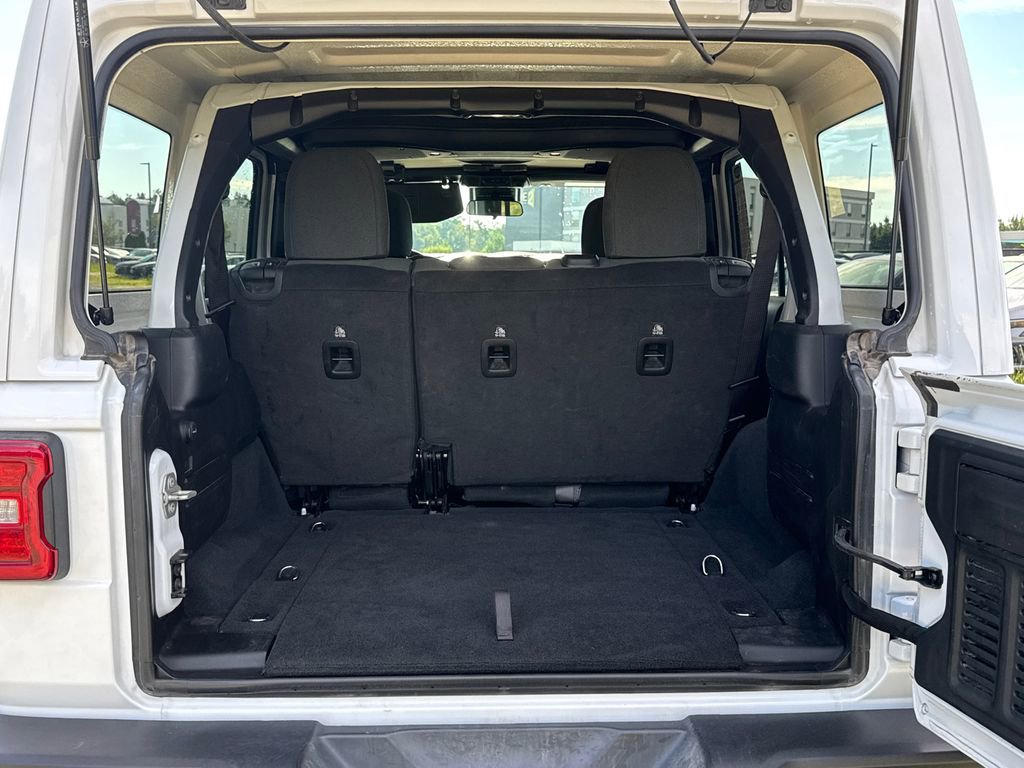 2024 Jeep Wrangler Sahara photo 18
