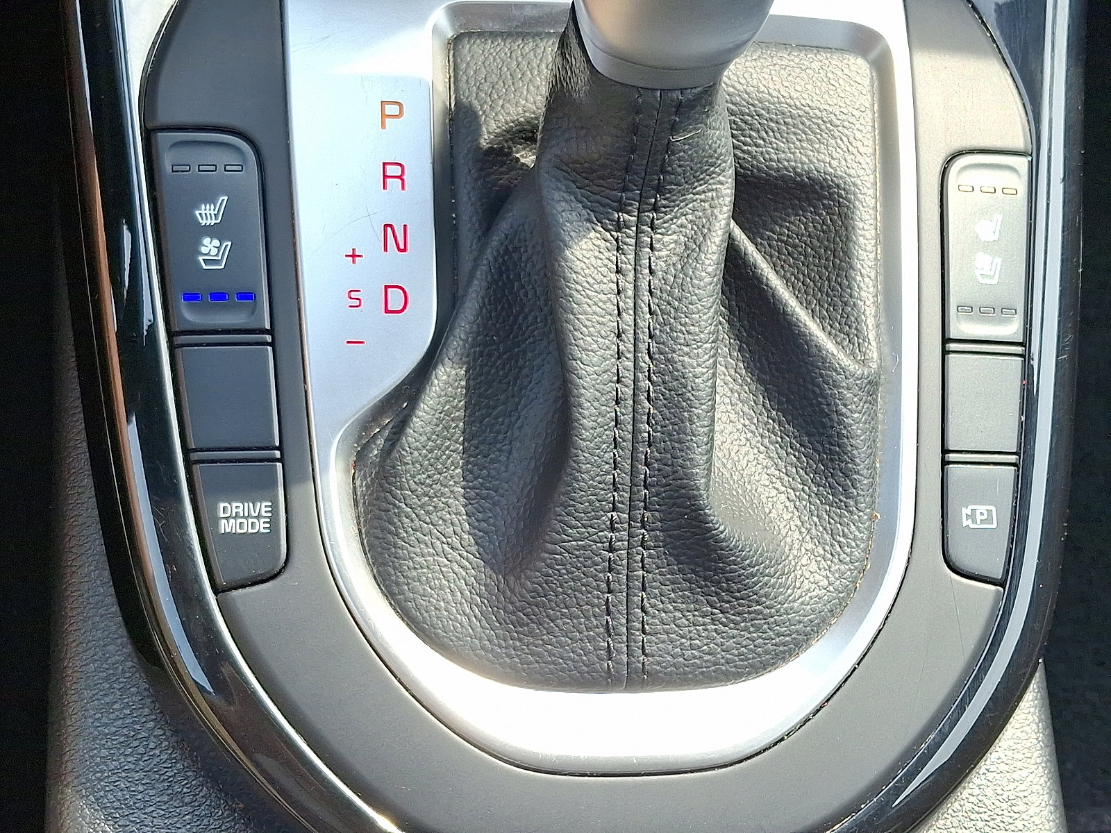 2022 Kia Forte GT-Line photo 27