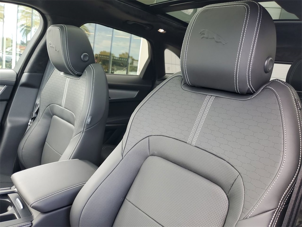2026 Jaguar F-PACE P400 R-Dynamic S photo 25