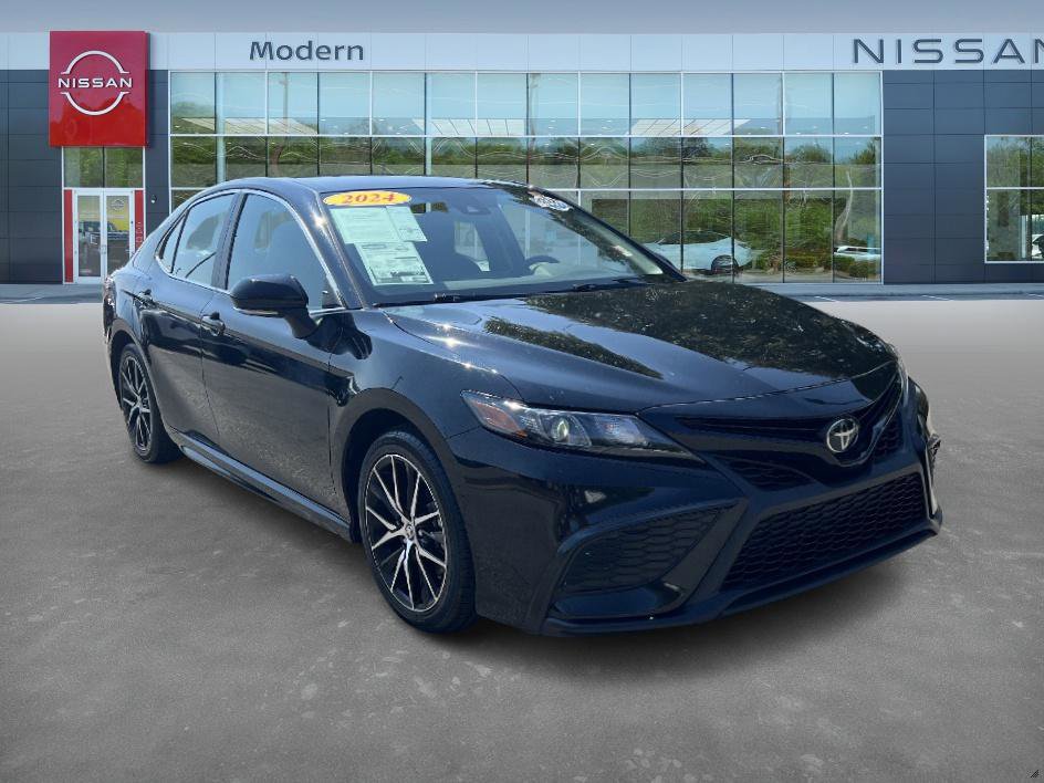 2024 Toyota Camry SE photo 3