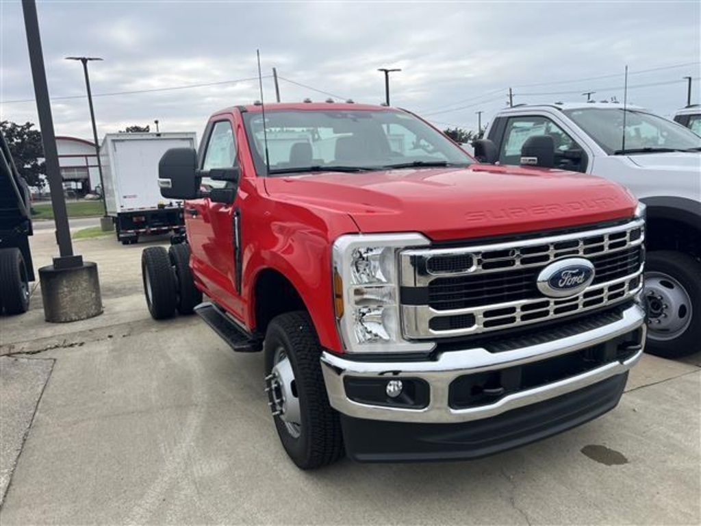 2025 Ford F-350 XL photo 3